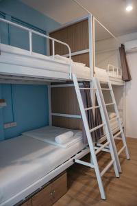 Кровать или кровати в номере Ease Hostel