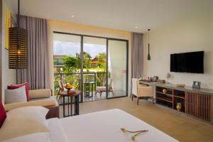 a living room with a couch and a television at Metta Residence & Spa in Siem Reap