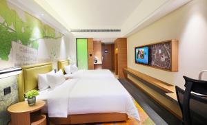 Letto o letti in una camera di Hampton by Hilton Zhuhai Cheng Feng Plaza
