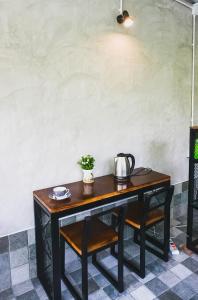 Facilități de preparat ceai și cafea la บ้านโจมเขาใหญ่ Baan Jome Khaoyai