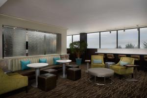 Posezení v ubytování Best Western Plus Agate Beach Inn