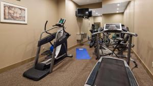 a gym with cardio equipment in a hotel room at Best Western Chambersburg in Chambersburg