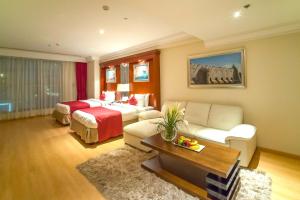 Una cama o camas en una habitación de Best Western Plus Doha