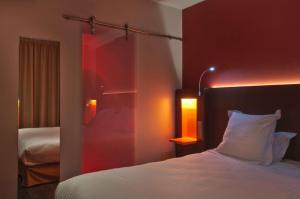 Postel nebo postele na pokoji v ubytování Best Western Seine West Hotel
