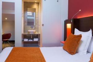 Postel nebo postele na pokoji v ubytování Best Western Seine West Hotel