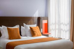 Postel nebo postele na pokoji v ubytování Best Western Seine West Hotel