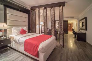 Una cama o camas en una habitación de Best Western Plus Doha