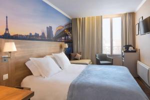 Postel nebo postele na pokoji v ubytování Best Western Rives de Paris La Defense