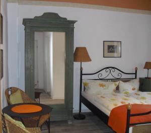 Postel nebo postele na pokoji v ubytování Pension Reuss - Hotel garni