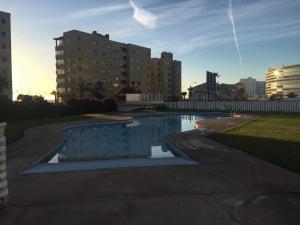 a swimming pool in the middle of a city at Departamento Edificio Playa Blanca in La Serena