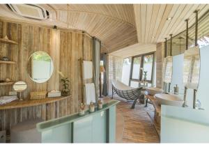 Posezení v ubytování TreeHouse Villas - Adults Only
