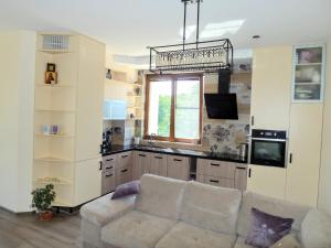 Kuchyň nebo kuchyňský kout v ubytování Sea Garden Lux Apartment