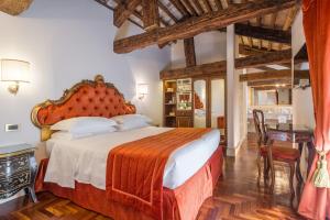 Rúm í herbergi á Hotel Ai Cavalieri di Venezia