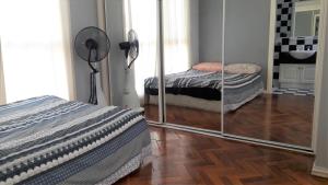 Postel nebo postele na pokoji v ubytování Abbotsford Private Rooms & Pods - 15 Charles Homestay