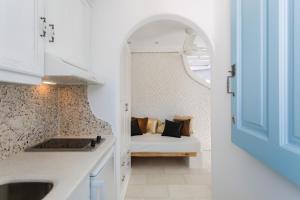 Imagem da galeria de Naxian Riviera Exclusive Seafront Suites, Junior Suite em Agios Prokopios