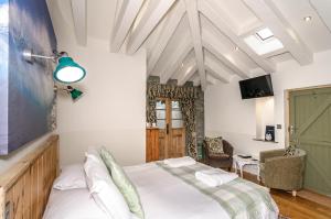 a bedroom with a bed and a green door at Bradleigh Lodge in St Austell