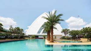 Bazén v ubytování Movenpick Hotel & Convention Centre KLIA nebo v jeho okolí