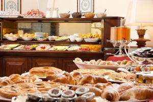 Sport & Family Hotel Bucaneveで提供されている朝食