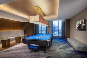 Ascott Sudirman Jakarta内的一张台球桌