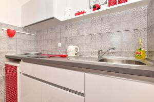 Η κουζίνα ή μικρή κουζίνα στο Apartmani Bernarda +95 φωτογραφίες