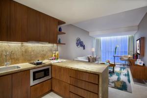 Ascott Sudirman Jakarta的厨房或小厨房