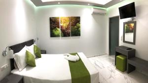 A bed or beds in a room at Alrose