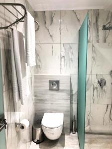 A bathroom at Alrose