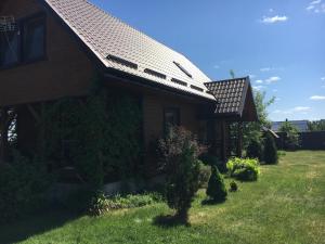 a house with a gambrel roof on top of it at Gorczyca Reset in Płaska