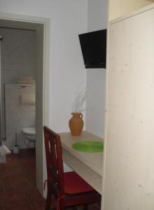 TV a/nebo společenská místnost v ubytování Pension Reuss - Hotel garni + 15 fotografií