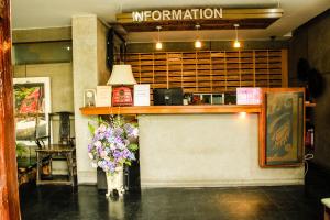 Лобби или стойка регистрации в Bansabai Sabaidee Service Apartment