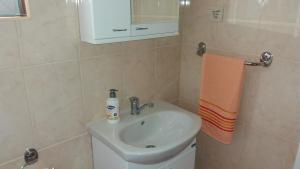 A bathroom at Apartmani Petar