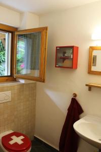 A bathroom at Chalet L'échappée belle