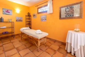 Zaplecze spa i wellness w obiekcie Villa Es Pinar By homevillas360
