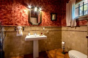 Łazienka w obiekcie Villa Es Pinar By homevillas360