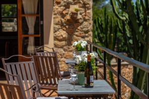 Balkon lub taras w obiekcie Villa Es Pinar By homevillas360