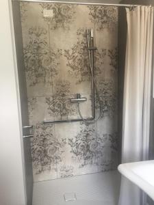Koupelna v ubytování Pove 2.4 Hotel