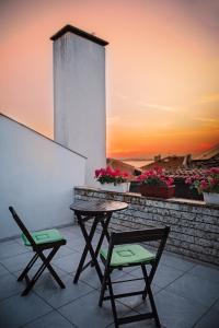 Východ nebo západ slunce při pohledu z hotelu nebo okolí