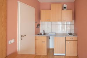 Kitchen o kitchenette sa Appartementhaus Badria