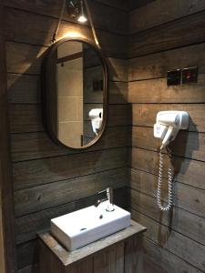 a bathroom with a sink and a mirror at Tilted Wig in Warwick