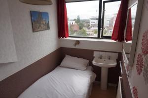 Letto o letti in una camera di The Boundary Hotel - B&B