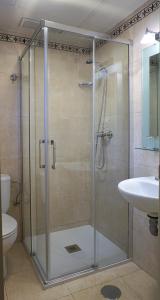 A bathroom at Hostal Forum
