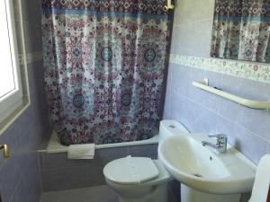 A bathroom at Apartamentos Guadalupe
