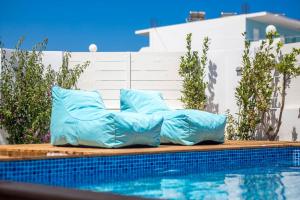 Bazén v ubytování Alexander Studios & Suites - Adults Only nebo v jeho okolí