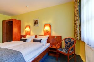 Postel nebo postele na pokoji v ubytování Hotel Elbinsel free parking