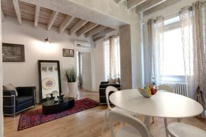 Posedenie v ubytovaní De Rustici Apartment + 15 fotografií