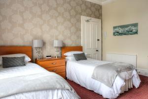 two beds sitting next to each other in a bedroom at Kildonan Guest House in Aberdeen