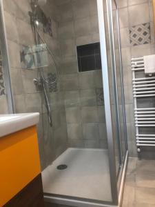 Koupelna v ubytování Apartmani Izvor - Tuheljske Toplice