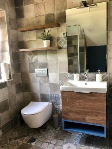 Koupelna v ubytování Apartmani Izvor - Tuheljske Toplice