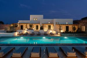 A piscina localizada em Mykonos Drops ou nos arredores