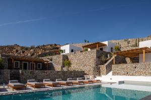 Bazén v ubytování Mykonos Drops nebo v jeho okolí